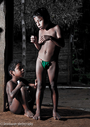 Loinclothed hobby; Obr�zek dne - the picture od the day - �awa rel - photo by Kenobando - Embera boys