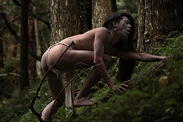 Loinclothed hobby; Obr�zek dne - the picture od the day - �awa rel - Butoh dancer (aka savage in the forest) 2/8
