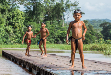 Loinclothed hobby; Obr�zek dne - the picture od the day - �awa rel - Embera boys