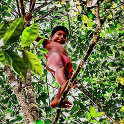Loinclothed hobby; Obr�zek dne - the picture od the day - �awa rel - Loinclothed Embera boy