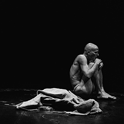 Loinclothed hobby; Obr�zek dne - the picture od the day - �awa rel -  Loinclothed Butoh dancer ~  Imre Thormann, The False David,  photo  by Piotr Nykowski