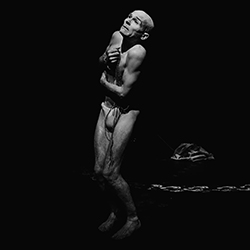 Loinclothed hobby; Obr�zek dne - the picture od the day - �awa rel -  Loinclothed Butoh dancer ~  Imre Thormann, The False David,  photo  by Piotr Nykowski
