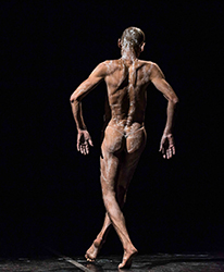 Loinclothed hobby; Obr�zek dne - the picture od the day - �awa rel - Loinclothed Butoh dancer