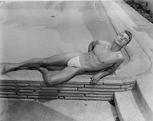 Loinclothed hobby; Obr�zek dne - the picture od the day - �awa rel - Dave Wiler Pool, photo by Bob Mizerby Bob Mizer