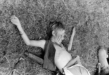 Loinclothed hobby; Obr�zek dne - the picture od the day - �awa rel - Summer camp ~ 1987, Fallen youth warrior