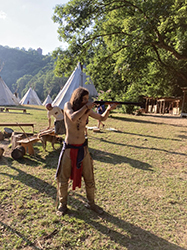 Loinclothed hobby; Obr�zek dne - the picture od the day - �awa rel -  Native american reenacting