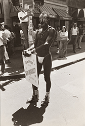 Loinclothed hobby; Obr�zek dne - the picture od the day - �awa rel - Christopher Street Liberation Day March ~ New York, 1978 ~ photo by Leonard Fink