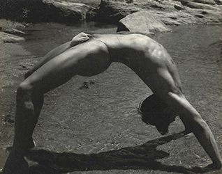 Loinclothed hobby; Obr�zek dne - the picture od the day - �awa rel - Butoh style, upside-down