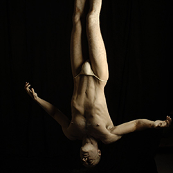 Loinclothed hobby; Obr�zek dne - the picture od the day - �awa rel - Butoh style, upside-down
