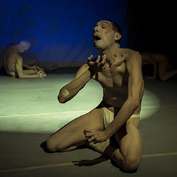 Loinclothed hobby; Obr�zek dne - the picture od the day - �awa rel - El Observador Silencioso,  photo by Francois Montalant