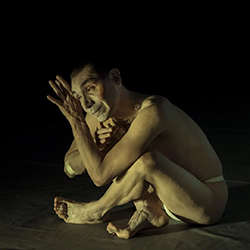 Loinclothed hobby; Obr�zek dne - the picture od the day - �awa rel - El Observador Silencioso,  photo by Francois Montalant