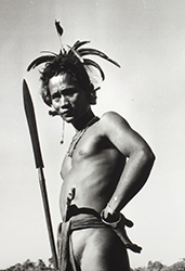 Loinclothed hobby; Obr�zek dne - the picture od the day - �awa rel - centr�ln� Vietnam, 1950 ~ 1960, photo by Jean Boulbet