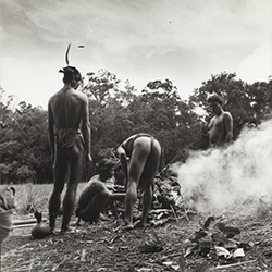 Loinclothed hobby; Obr�zek dne - the picture od the day - �awa rel - centr�ln� Vietnam, 1950 ~ 1960, photo by Jean Boulbet