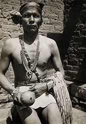 Loinclothed hobby; Obr�zek dne - the picture od the day - �awa rel - 	Navajo medicine man, by Malvina Hoffman