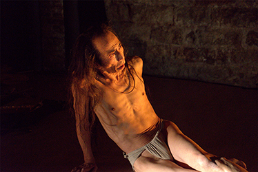 Loinclothed hobby; Obr�zek dne - the picture od the day - �awa rel - Atsushi Takenouchi - loinclothed butoh dancer 