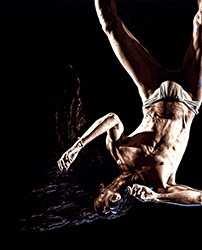 Loinclothed hobby; Obr�zek dne - the picture od the day - �awa rel - Atsushi Takenouchi, Vienna Hybrid Butoh Workshops 2023
