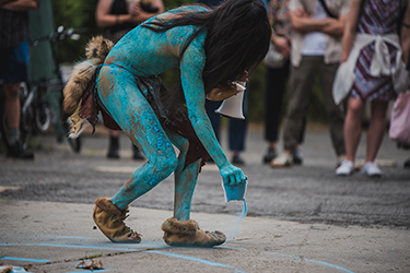 Loinclothed hobby; Obr�zek dne - the picture od the day - �awa rel -  Dancing around the fire  - down by the water