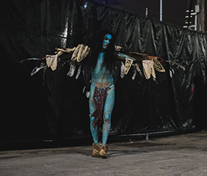 Loinclothed hobby; Obr�zek dne - the picture od the day - �awa rel -  Dancing around the fire  - down by the water