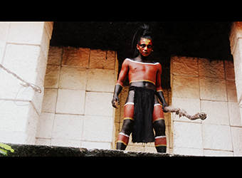 Loinclothed hobby; Obr�zek dne - the picture od the day - �awa rel -  The Xcaret Show performer