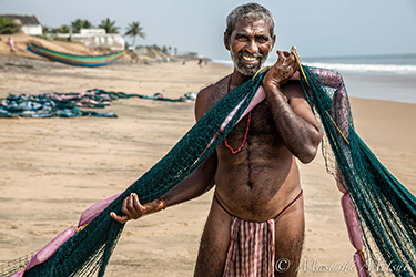 Loinclothed hobby; Obr�zek dne - the picture od the day - �awa rel - Fisherman (Andhra Pradesh), photo by Masashi Mitsui