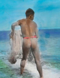 Loinclothed hobby; Obr�zek dne - the picture od the day - �awa rel -  Hawaiian fisherman with net
