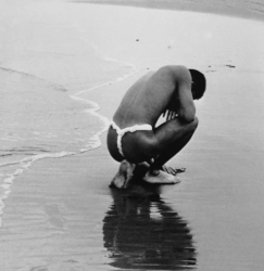Loinclothed hobby; Obr�zek dne - the picture od the day - �awa rel -  Konyu, 1973 ~ Photo by  Youzo Kurihama