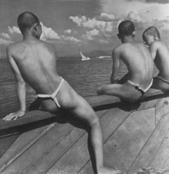 Loinclothed hobby; Obr�zek dne - the picture od the day - �awa rel -  summer water Japan ~ 1940, photo by Hiroshi Hamaya 